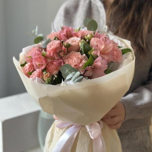 Букет для мамы с невероятно стойким составом цветов