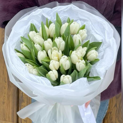 Букет из 25 белых тюльпанов
