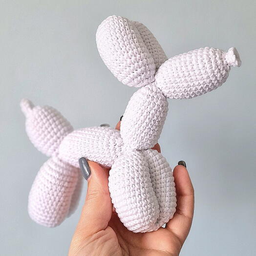 Собака из воздушных шариков вязаная белая