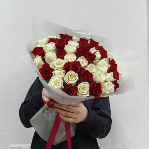 51 кенийская роза микс 🌹 белые и красные розы 40см. Букет любимой