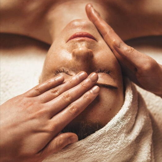 Курс из 10 сеансов массажа лица 60 мин с альгинантной маской