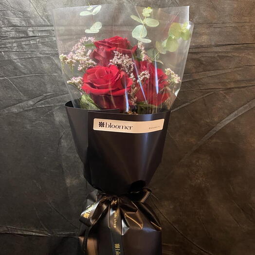 Букет из трёх красных роз 1