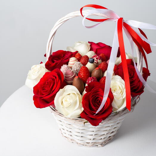 Мини корзинка клубники в шоколаде