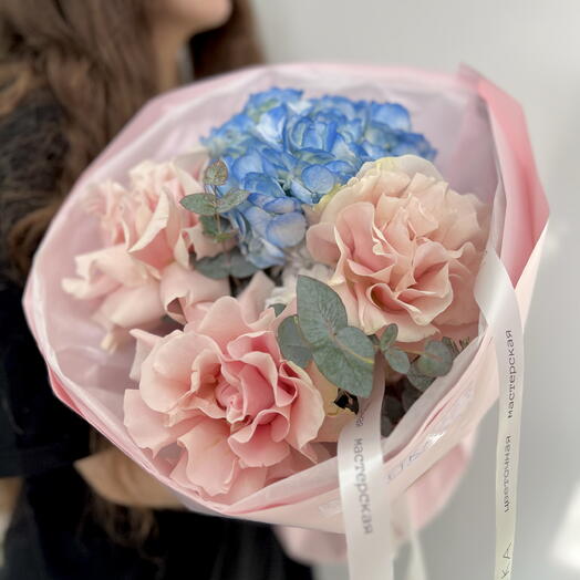 Букет с голубой гортензией и розами 🌸🩵