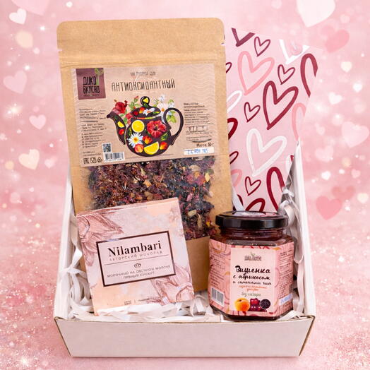 Подарочный набор на 14 февраля с чаем, десертом и шоколадом