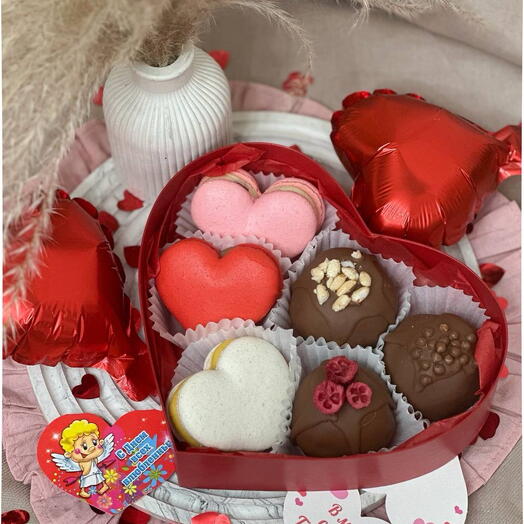 Ассорти десертов сердце 14 февраля