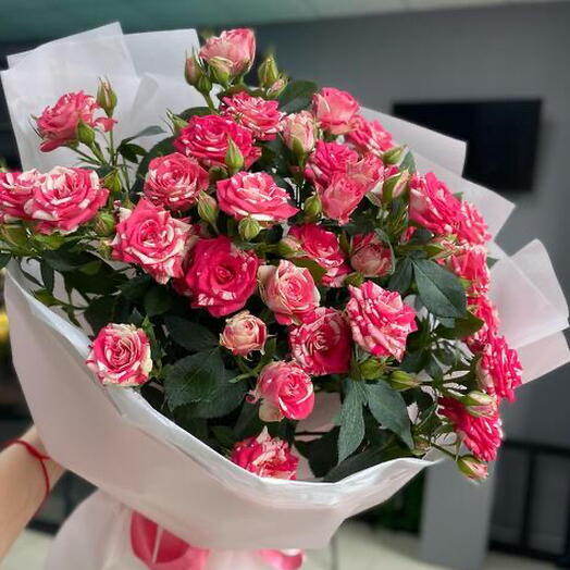 Ramo con rosas de arbusto