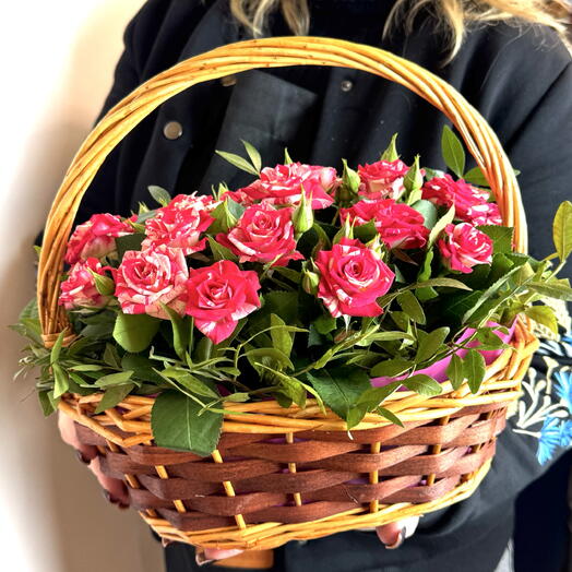 Корзина кустовые розы