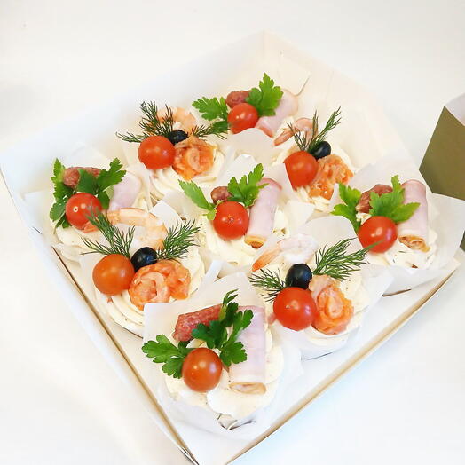 Капкейки  солёные закусочные с рыбой и копчёностями. 9 шт