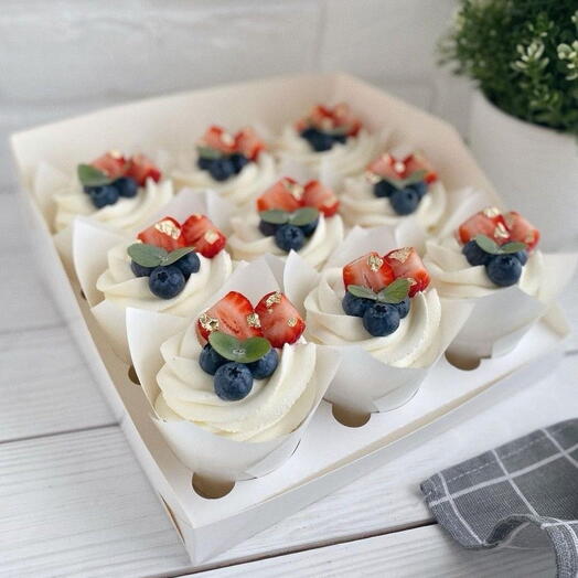Капкейки 9 шт с ягодами