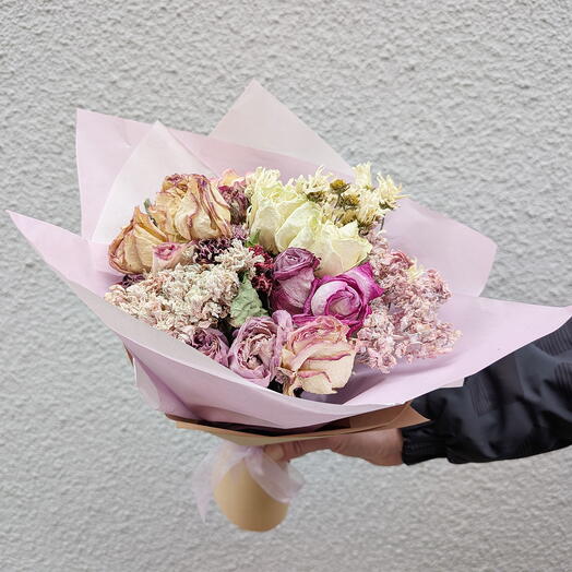 Bouquet of dried roses and hydrangeas