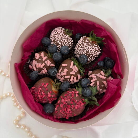 Клубника в шоколаде с голубикой 7 шт (1.3)
