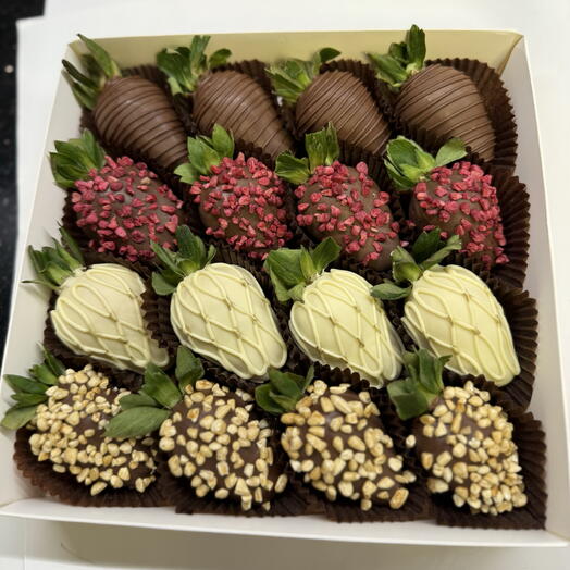 Клубника в Бельгийском шоколаде Callebaut 20-16 шт. Подарочный набор 0003.ARMELIS