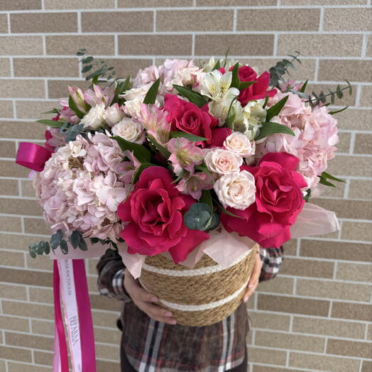 Корзина с цветами 🌸
