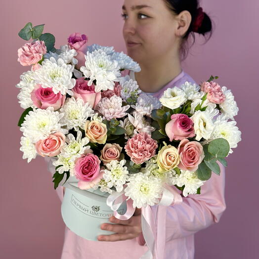 Большая коробка с розами