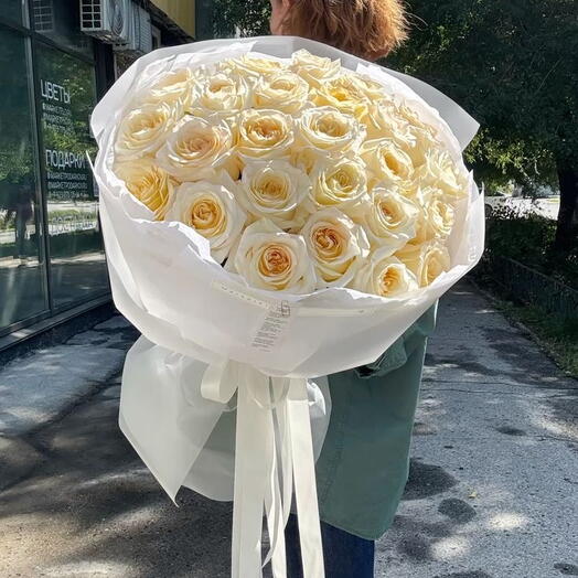 Пионовидные розы в букете Аромат