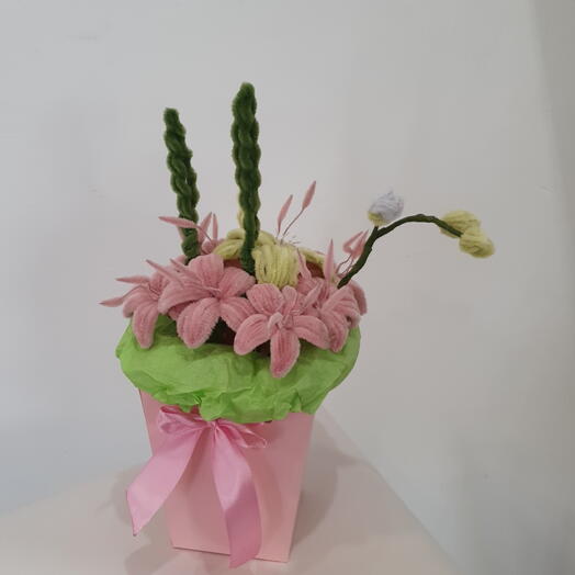 Букет из пушистой проволоки 9 лилий