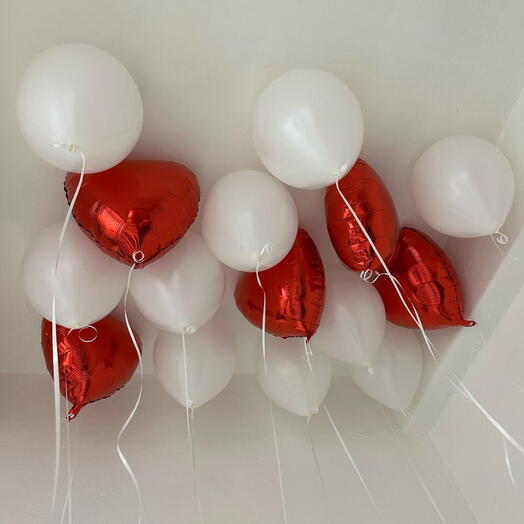 Шарики под потолок с сердечками