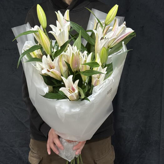 Белый букет с лилиями
