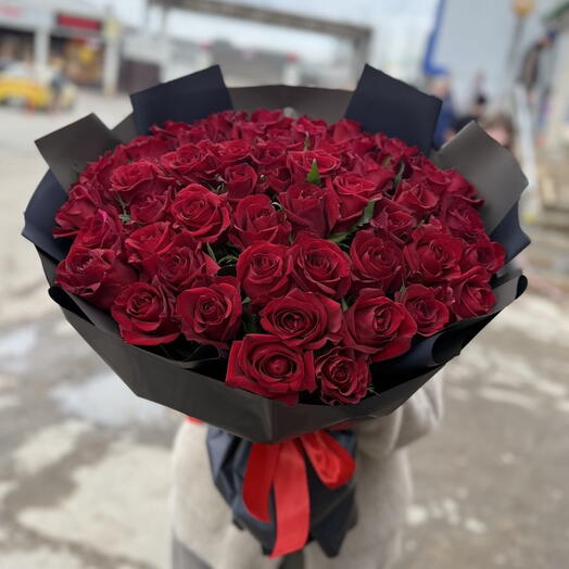 Моно букет из красных роз 51 шт