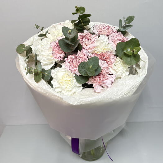 Микс диантусов с эвкалиптом