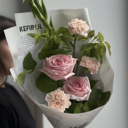 Нежный букет-комплимент с Розой Pink O Hara, Гладиолусом и Гвоздикой