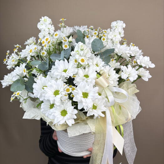 Летняя корзина с ромашками