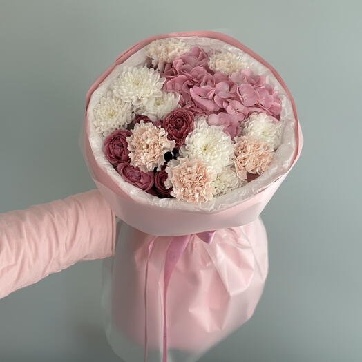 5 диантусов, гортензия , кустовая Роза и кустовая хризантема