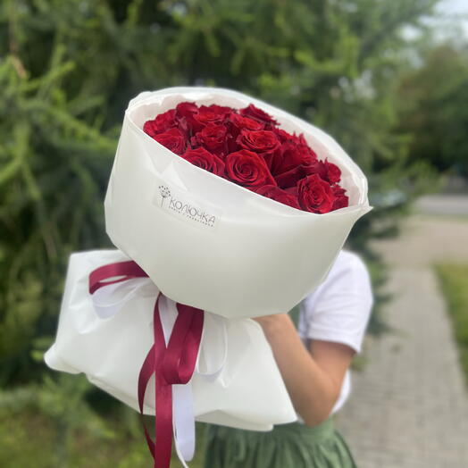 Букет 19 красных роз