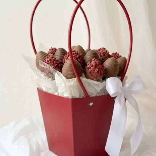 Клубничная сумочка