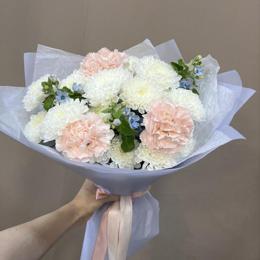 Стильный нежный букетик с незабудками диантусами и хризантемой 🌸