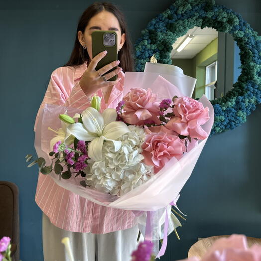 Букет с Лилией и французской розой 💐