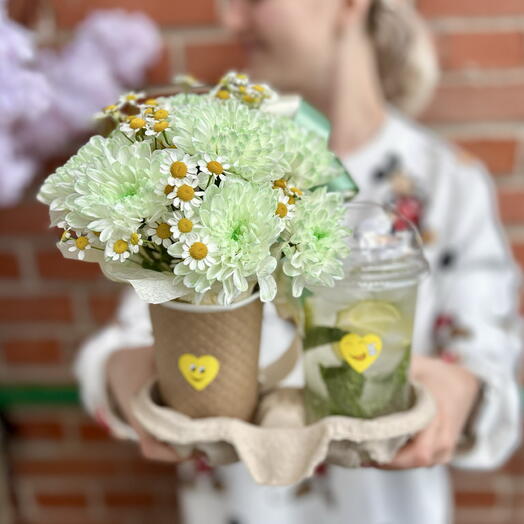Композиция цветов + мохито 💚🌿