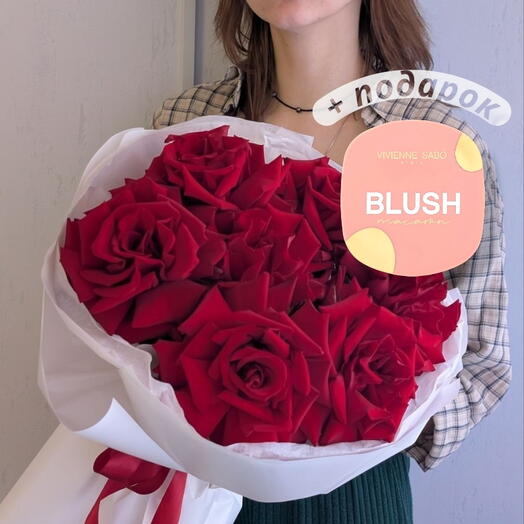 Букет из 7 французских роз  + подарок от Vivienne Sabo — румяна MACARON