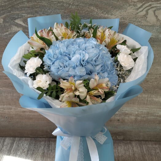 Букет с гортензией
