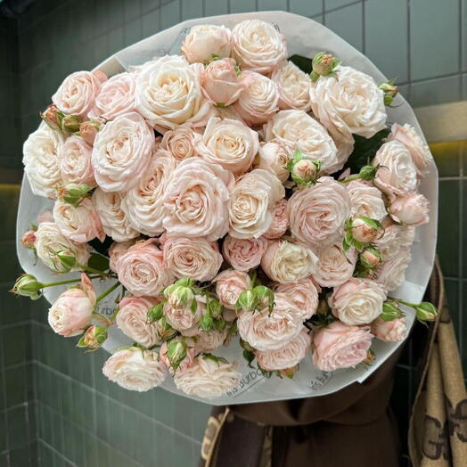 Кустовые розы 11 штук