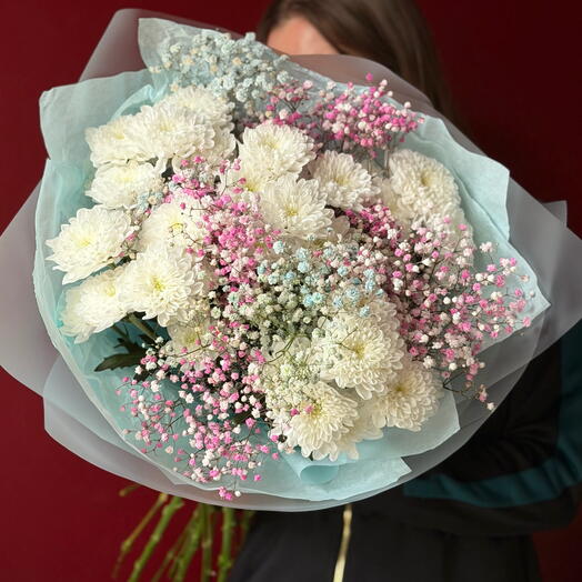 Ramo de crisantemo y gypsophila