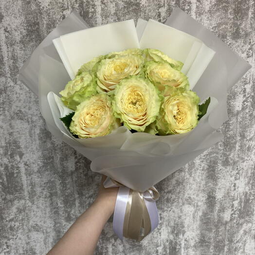 Букет из 9 бело зеленых роз