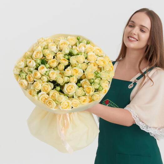 Монобукет 29 кустовых роз Ольга