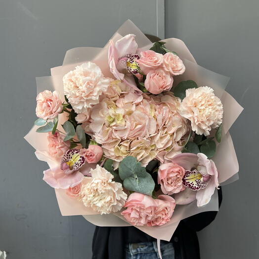 Нежный букет с орхидеями, гортензией и кустовыми розами 💘