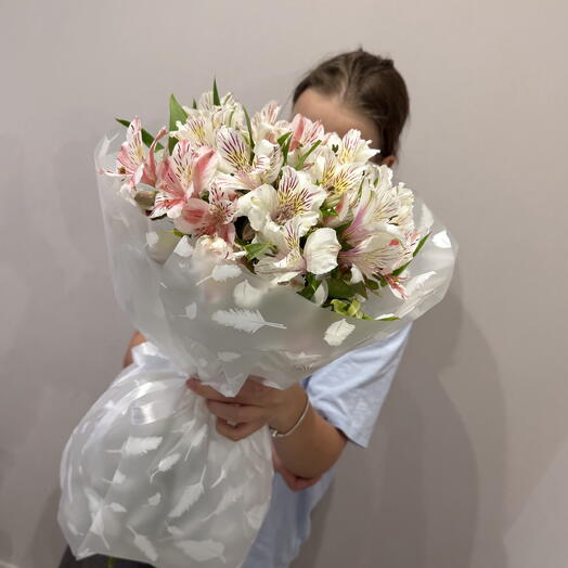 Букет из 11 альстромерий «Больше выбора в профиле»