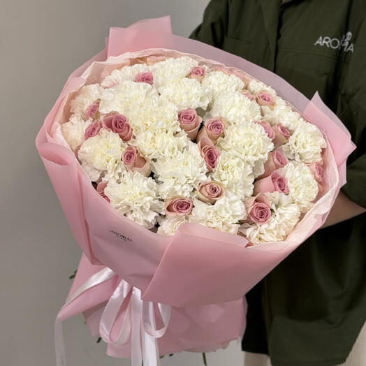 Букет из диантусов и кенийской розы 🌹