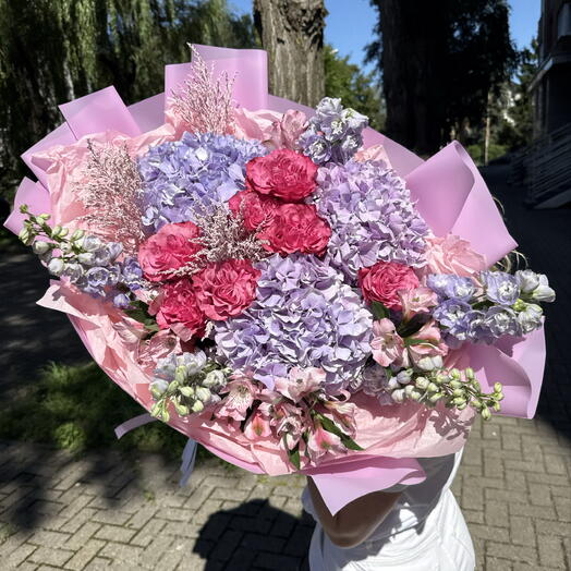 Премиальный букет с гортензиями, пион розами, дельфиниум,альстромерия