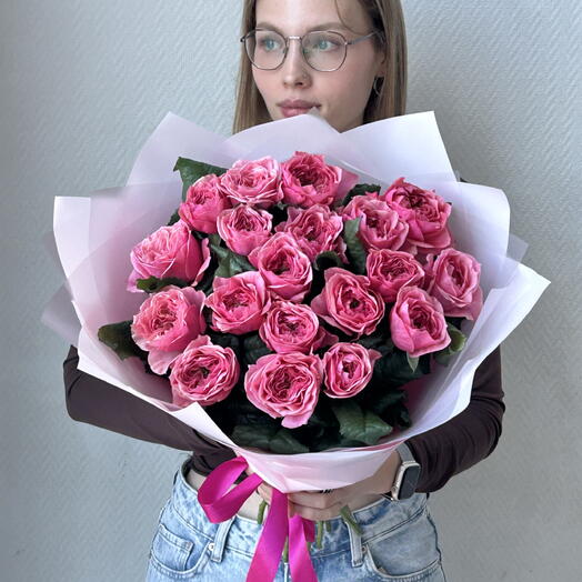 Букет малиновых пионовидных роз, 19 шт