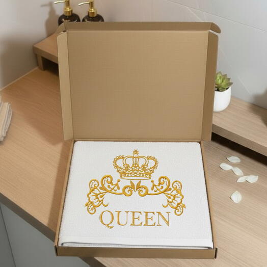 Полотенце банное махровое с надписью королева / QUEEN