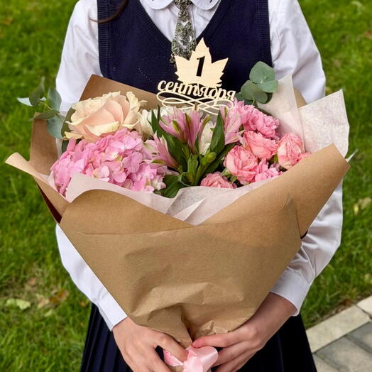 Букет с гортензией, розами и альстромерией ко Дню знаний 🎓