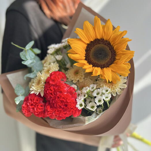 яркий букет с подсолнухом 🌻️