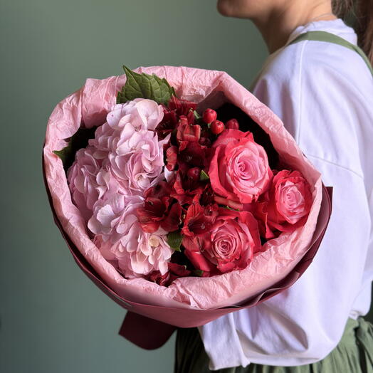 Букет с Альстромериями, Гортензией и Розами ♥️