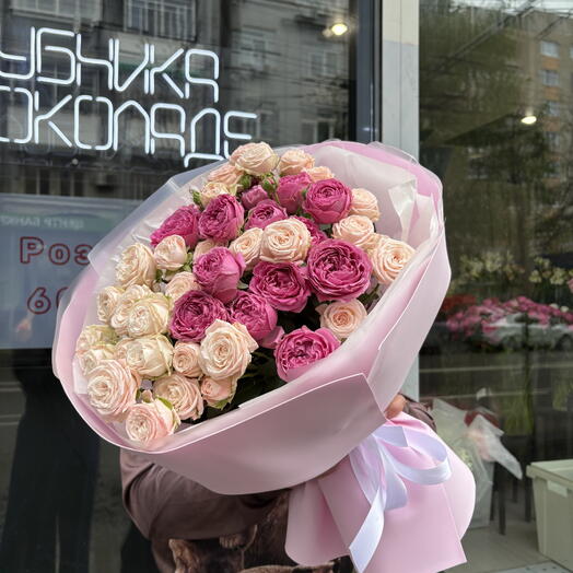 Букет из 19 пионовидных роз "Октавия"