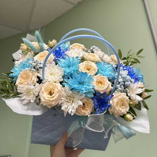 Композиция с кустовыми розами 💙